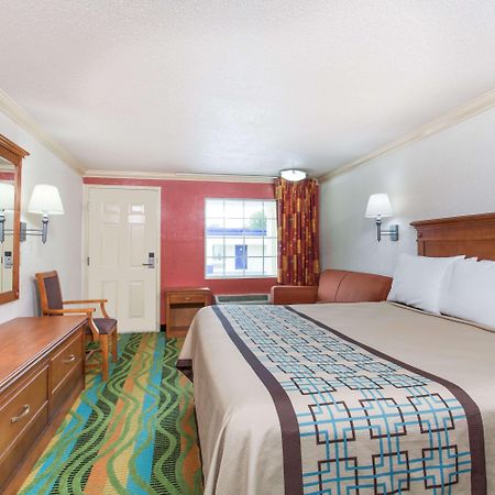 Days Inn By Wyndham Virginia Beach Town Center Zewnętrze zdjęcie