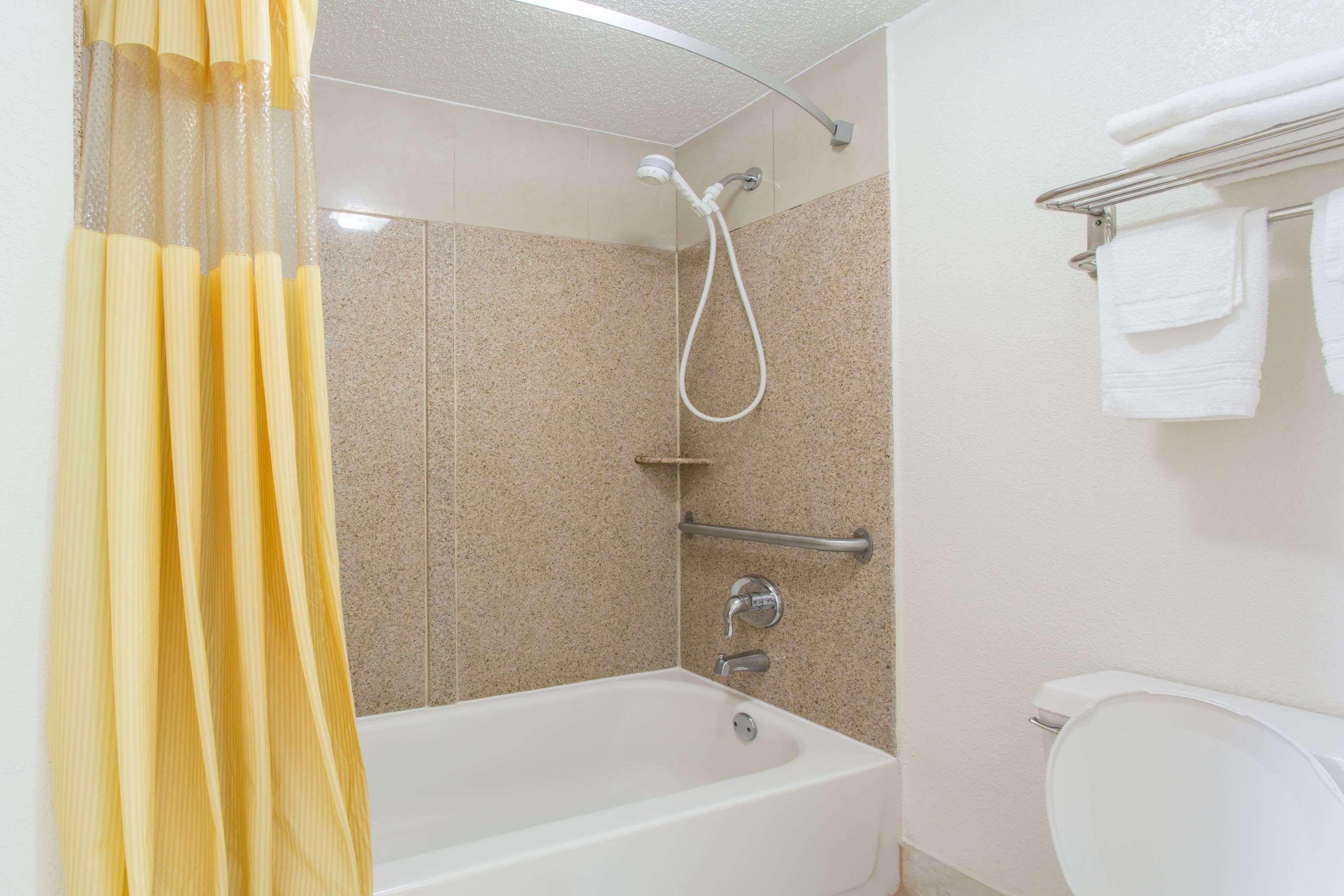 Days Inn By Wyndham Virginia Beach Town Center Zewnętrze zdjęcie